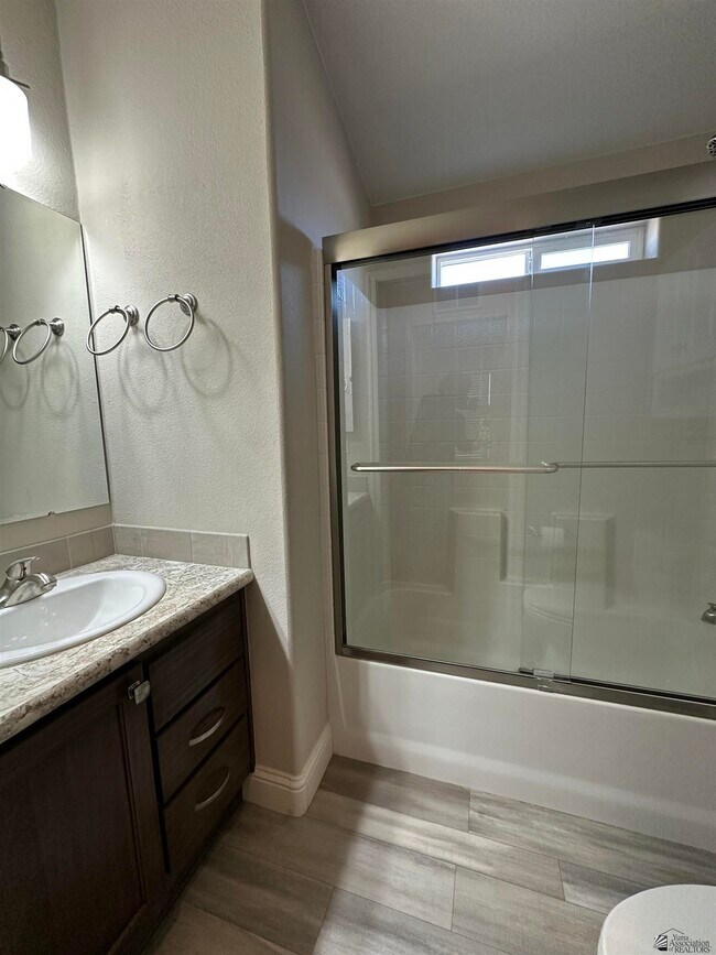 Building Photo - 13432 E 53rd St