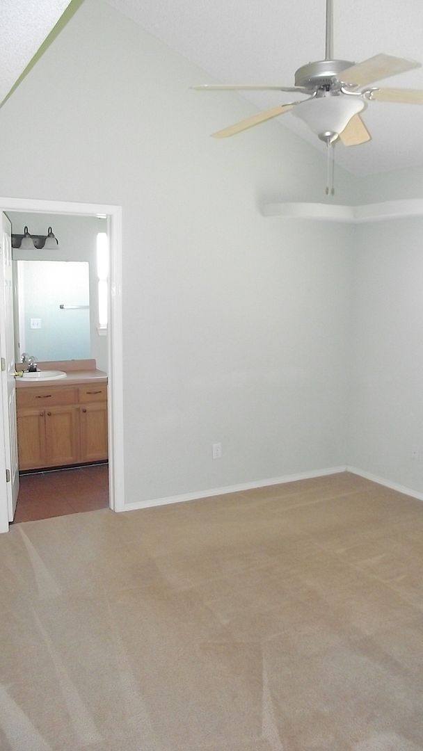 Building Photo - Northeast El Paso 3 Bed/2 Bath with Refrig A/C