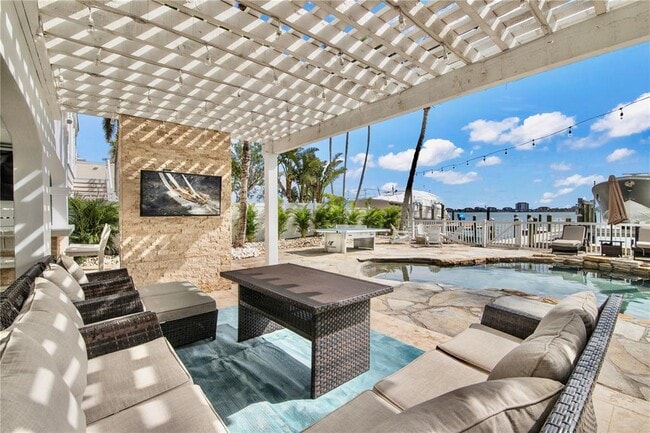 Building Photo - 644 Boca Ciega Isle Dr