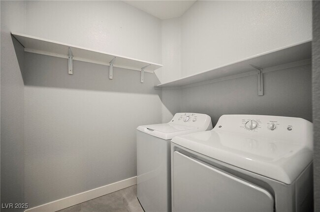 Building Photo - 27 Santo Mio Ct