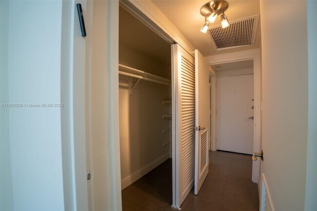 Building Photo - 4747 Collins Ave