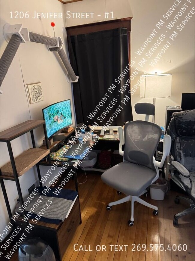 Building Photo - 1206 Jenifer St