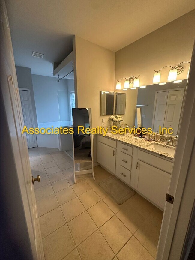 Building Photo - Spacious 4-Bedroom Home with Office in Portofino!  LOOK!