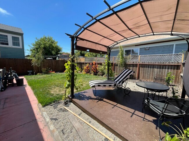 Building Photo - 5715 Genoa St