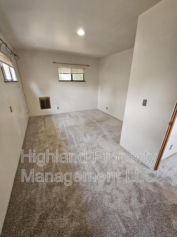 Building Photo - 1170 NE Harvey Rd