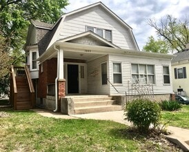 Building Photo - Apartment Facing Walnut Downtown - Some Utilities Included!