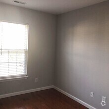 Building Photo - Amazing 3 Bedroom Home in North East Raleigh