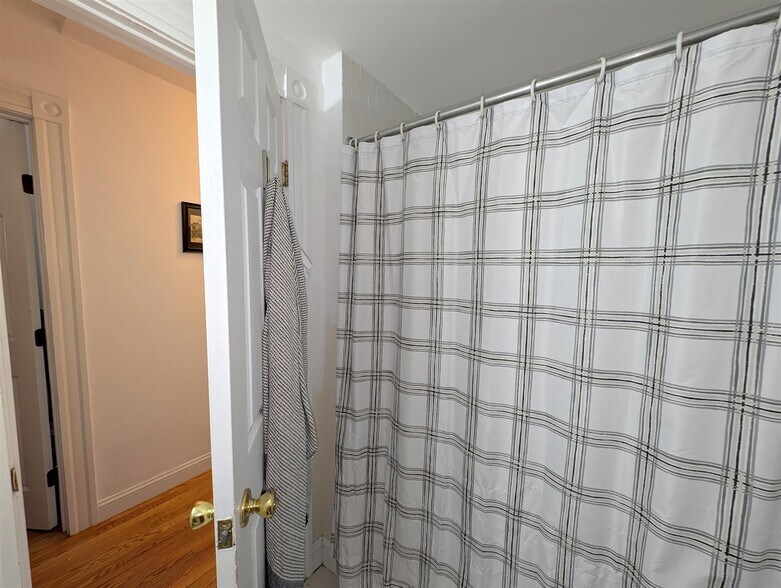 Building Photo - 36 Roberts Rd