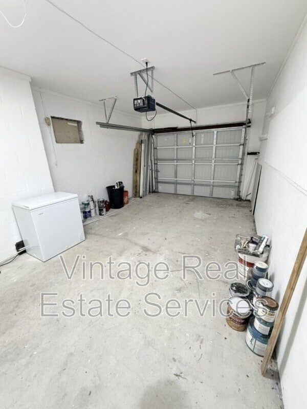 Building Photo - 105 N Aurora Ave