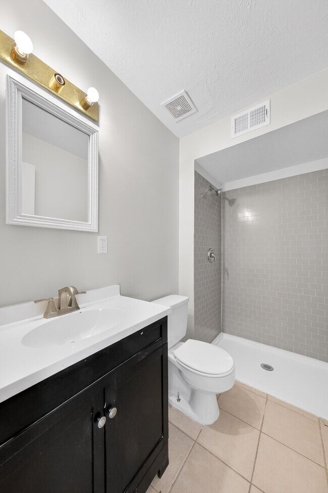 Building Photo - Now Accepting Section 8 –  3 Bedroom /2 Bath Florissant, MO