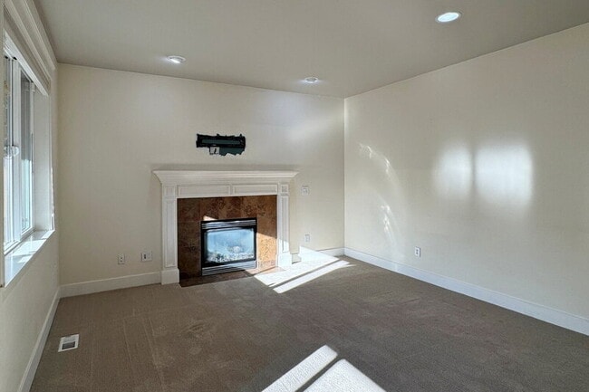 Building Photo - 21012 33rd Pl W