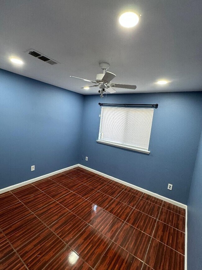 Building Photo - NEWLY RENOVATED ARVIN HOME HAVEN