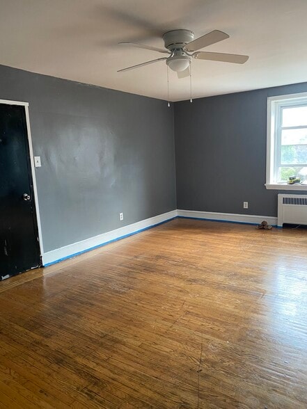 Living Room - 1921 W Chew St