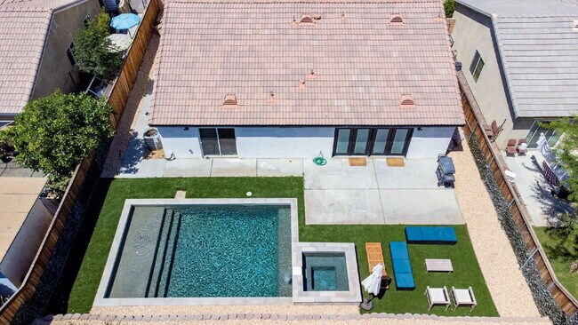 Building Photo - Coachella 4 Bedrooms Stunner