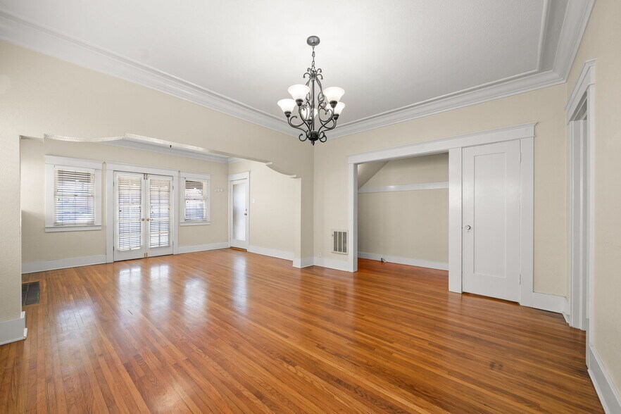 Building Photo - 219 Redondo Ave