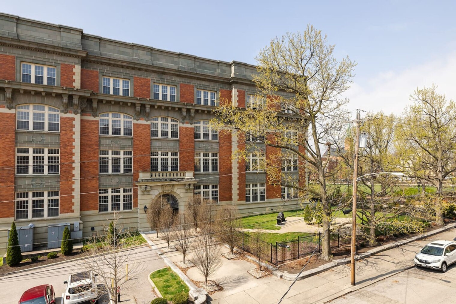 Building Photo - 1304 Broadway-SI ID1056129P