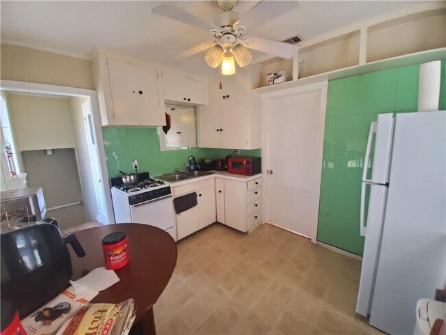 Building Photo - 918 E 37th St