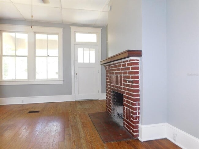 Building Photo - 541 NE 11th St