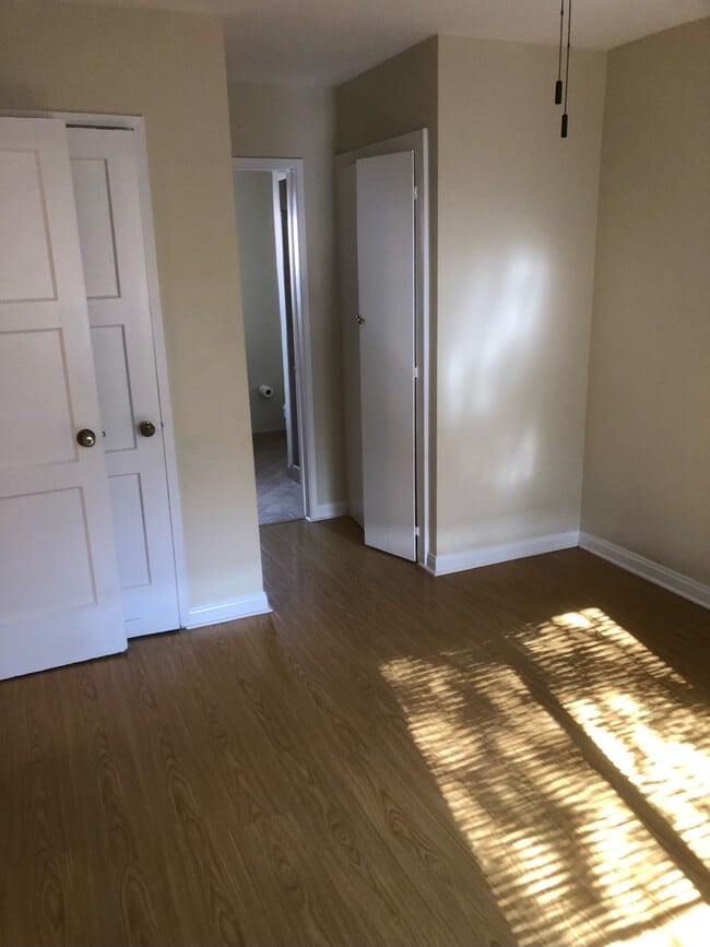 BR3 - 1745 N Hollywood Way