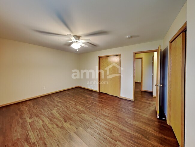 Building Photo - 204 Inverness Trl