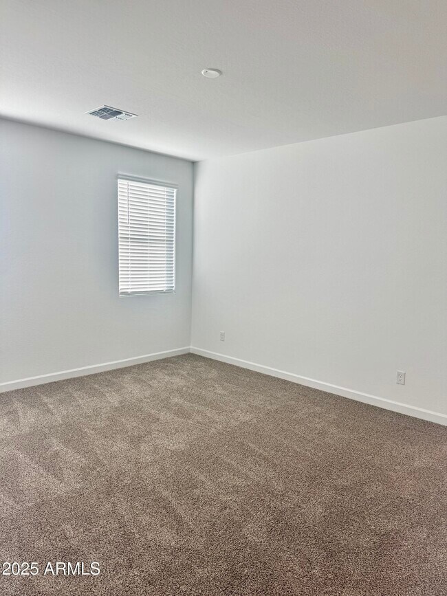 Building Photo - 5835 E Freesia Ln