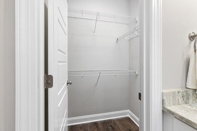 Building Photo - 1013 B St