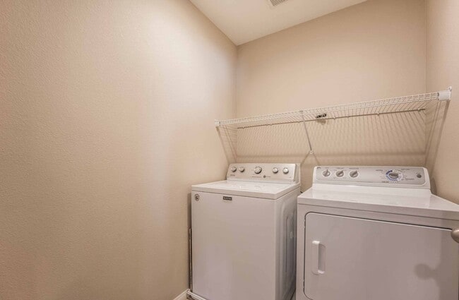 Building Photo - Stylish 3-Bedroom Home with Loft & Upgraded Kitchen!