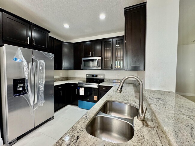 Building Photo - 9623 Town Parc Cir S