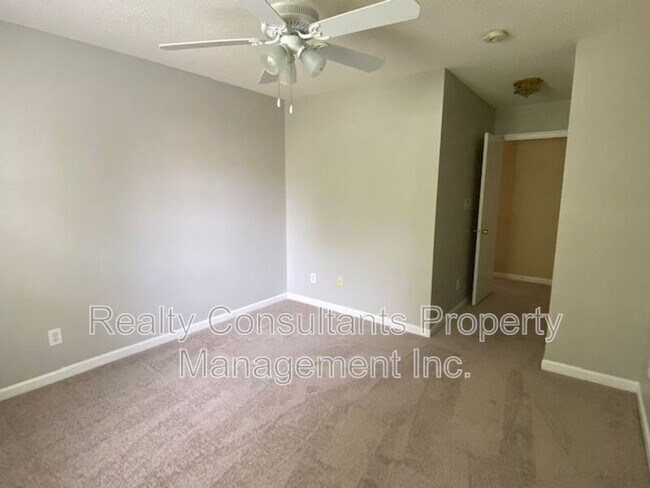 Building Photo - 96 Tannenbaum Cir