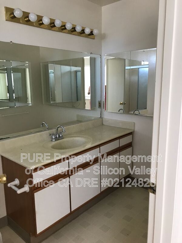 Building Photo - 276 N 7th St