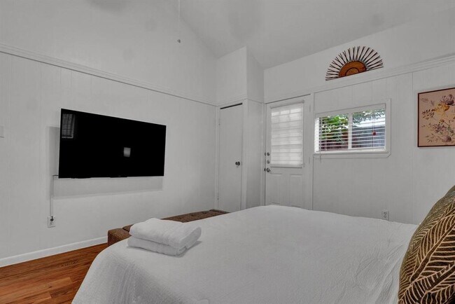 Building Photo - 211 Lessin Ln