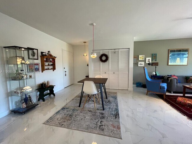 Building Photo - 2230 NE 56th Pl