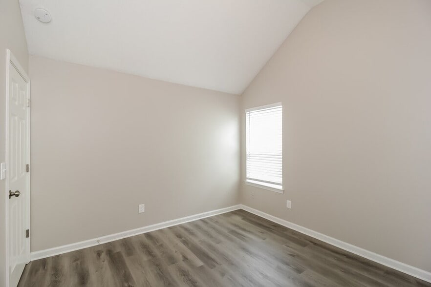 Building Photo - 4246 Holliday Rd