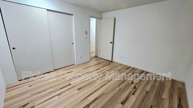 Building Photo - 6449 Lewis NE Dr