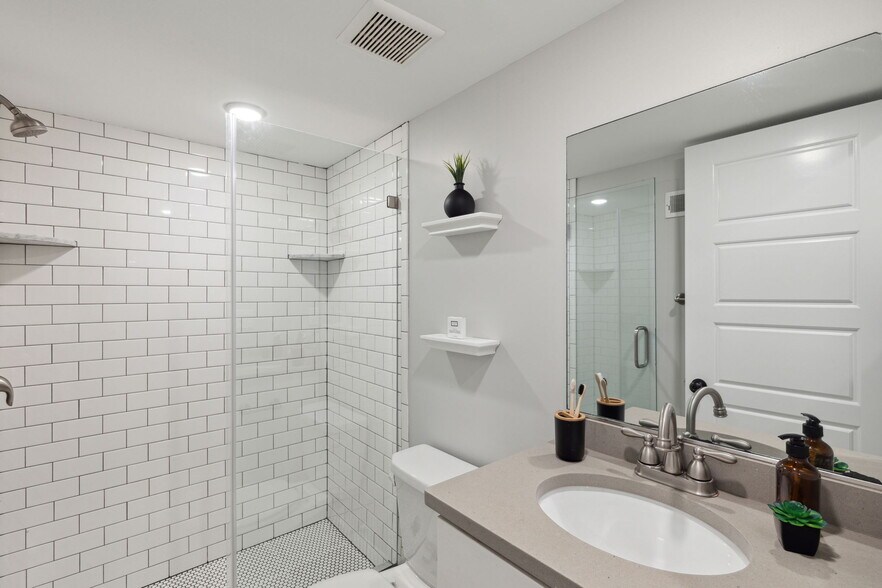 Building Photo - 1325 S Dover St