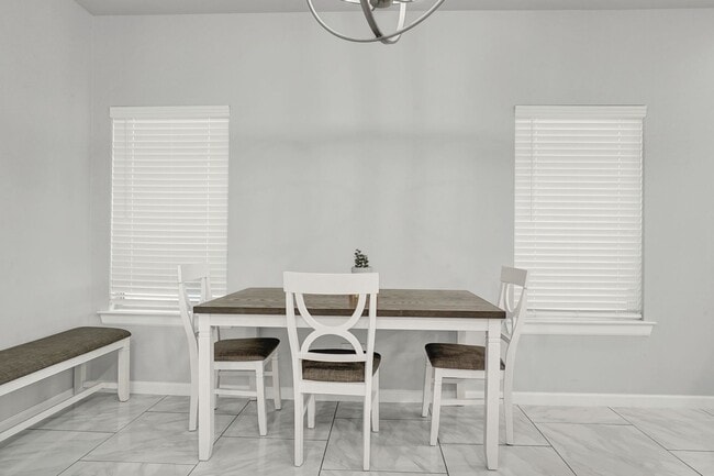 Building Photo - Upper Valley 2 Bedroom 2.5 Bath