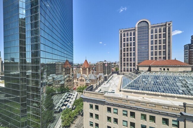 Building Photo - 400 Stuart St