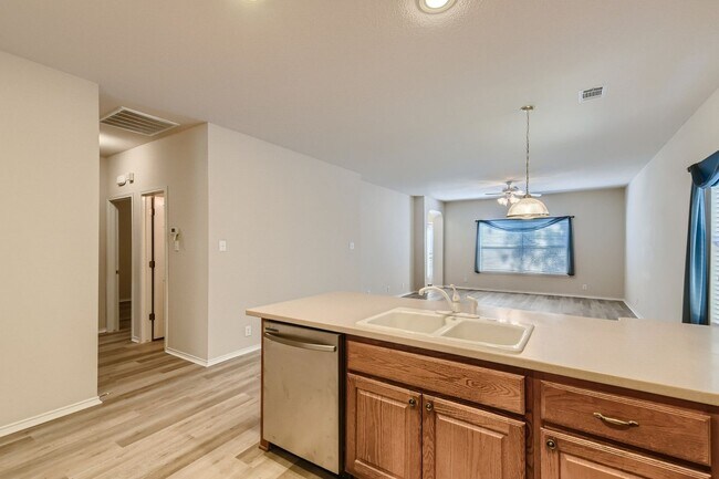 Building Photo - One-Story Beauty in Stone Oak