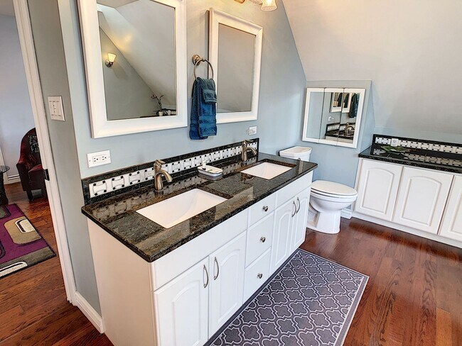 Building Photo - Sherman St- JK