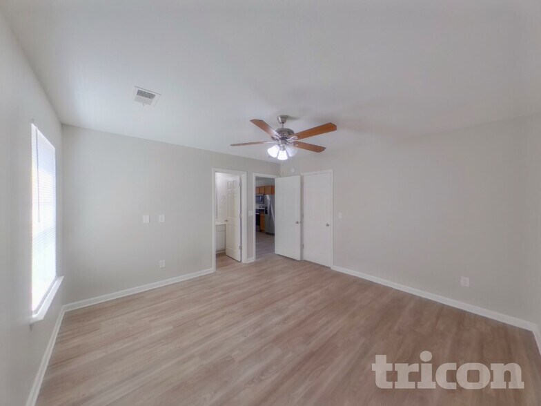 Building Photo - 712 Blazing Star Trl