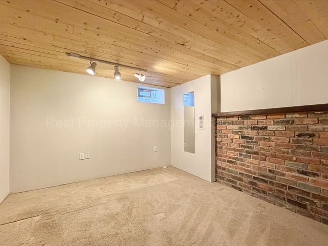 Building Photo - Updated Royal Oak Bungalow Minutes from Downtown