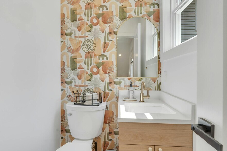 Building Photo - 71 Mission St