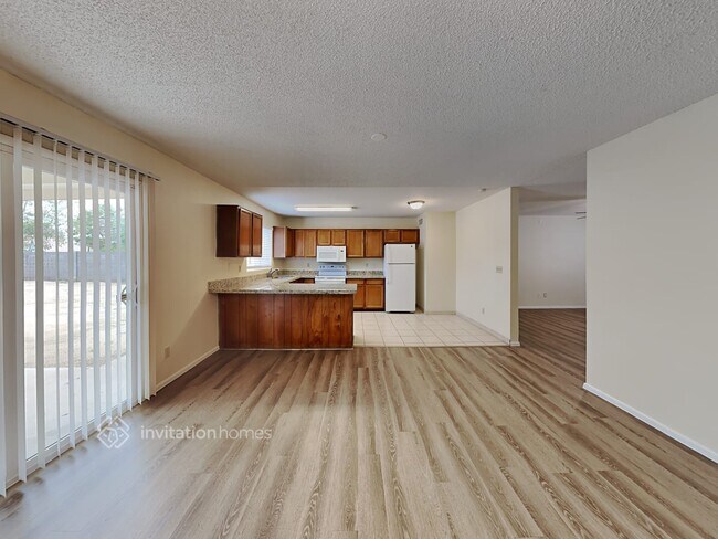 Building Photo - 4707 W Villa Maria Dr