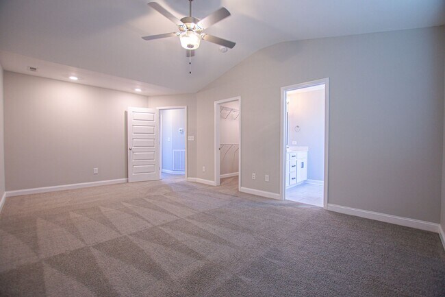 Building Photo - Pet Friendly Four Bedroom!