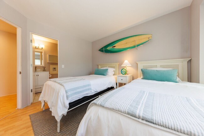 Building Photo - Summer Availability -Steps from La Jolla Shores Beach, Fully Furnished!