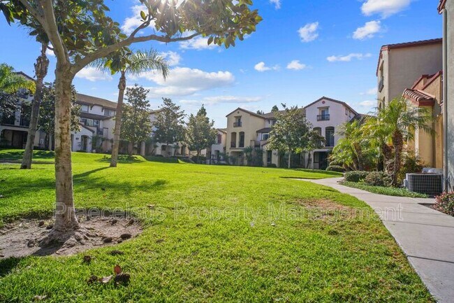 Building Photo - 2155 Caminito Leonzio