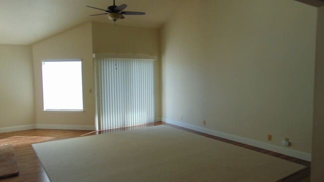 Building Photo - Lakefront Condo