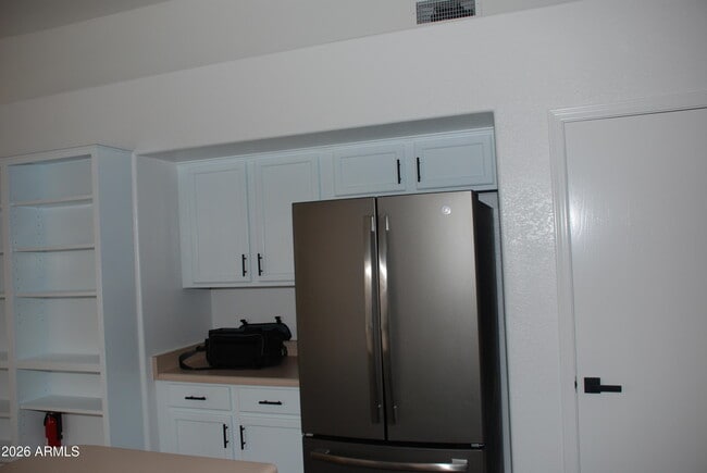 Building Photo - 249 W Grovers Ave