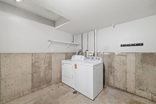 Building Photo - 1464 Cambria Dr
