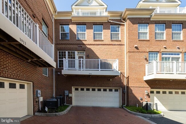 Building Photo - 3911 Chain Bridge Rd